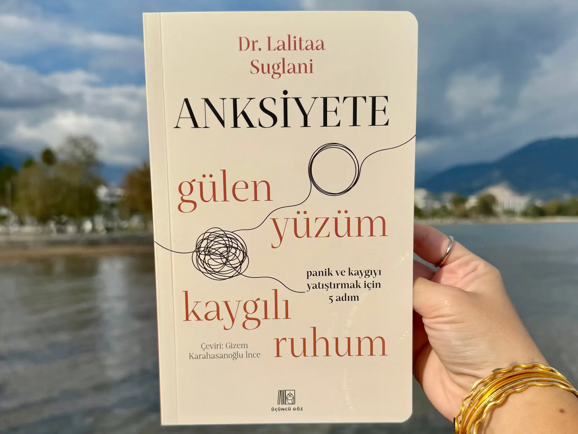 Anksiyete – Gülen Yüzüm Kaygılı Ruhum: Kaygıyla Yüzleşmeye Yumuşak Bir Başlangıç